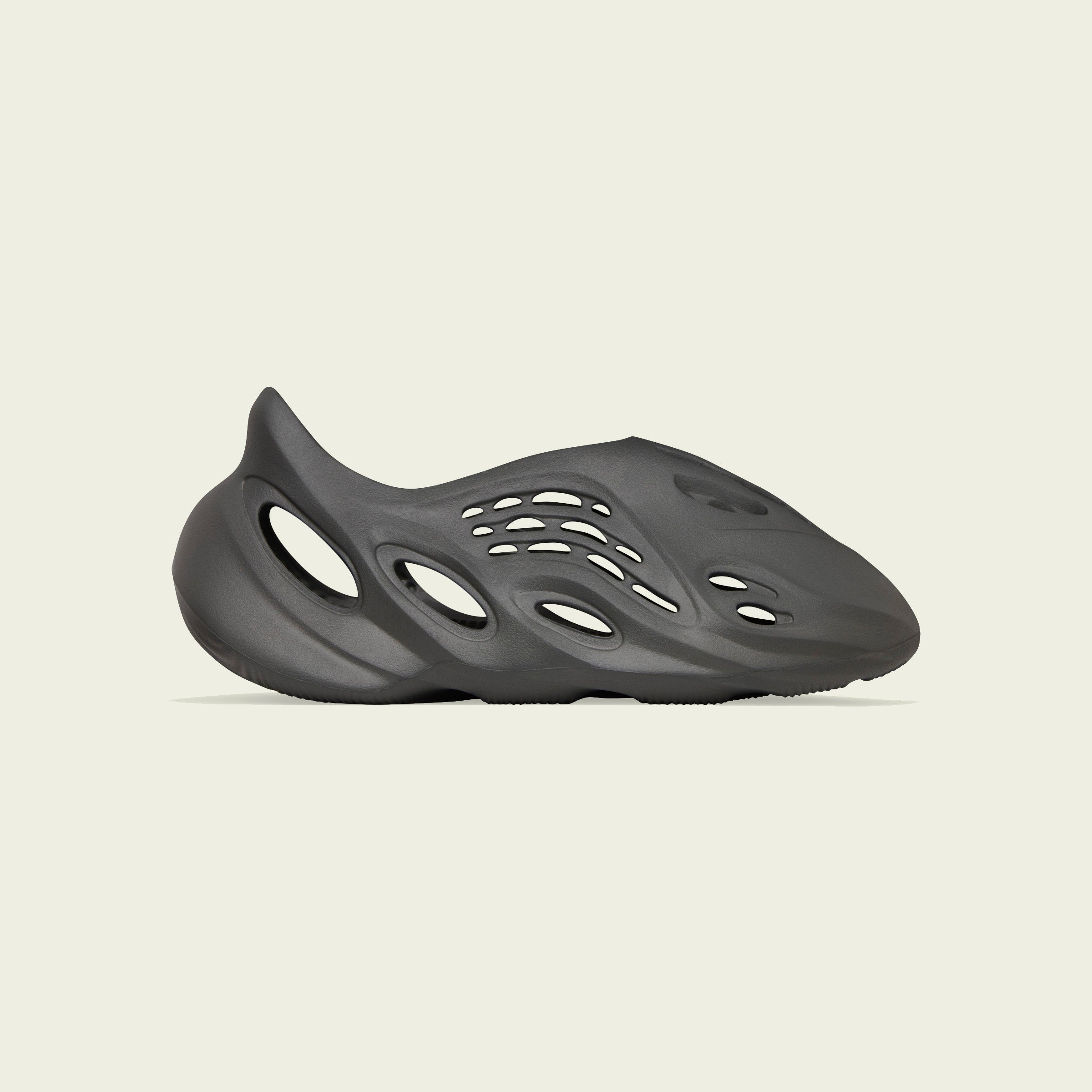 YZY FOAM RNR 'CARBON'