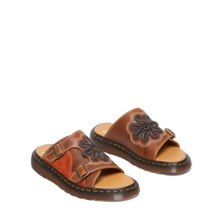 Dr. Martens Dayne Applique (Brown)