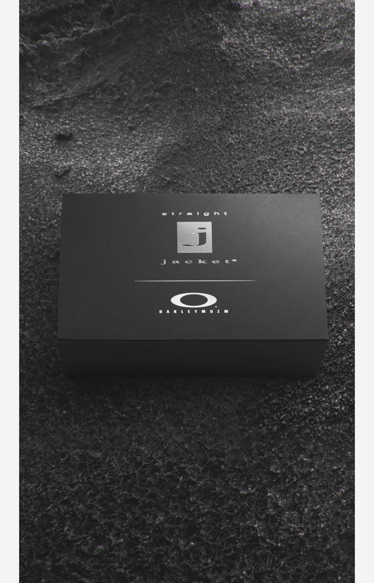 Oakley MUZM straight jacket